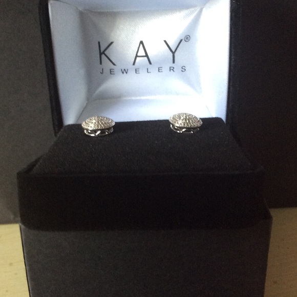 LAST ONE 💗 Kay Jewelers Diamond Earrings - Picture 4 of 5